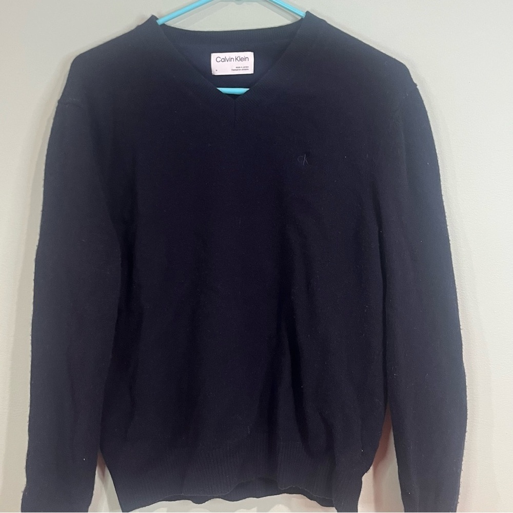 6/$20 Calvin Klein Men's Black V-Neck Knit Sweater